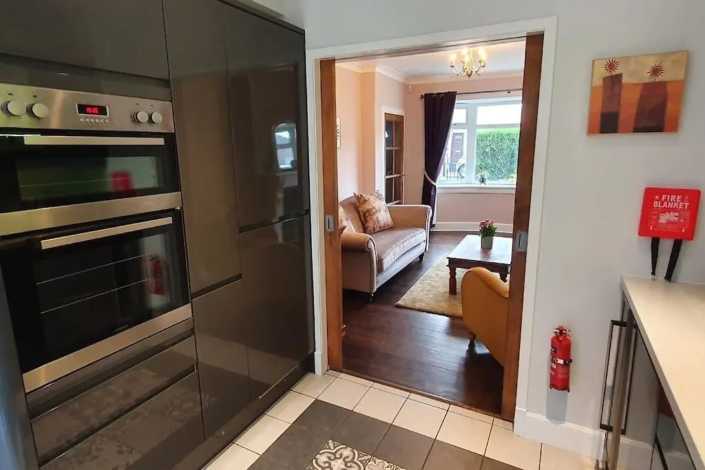 Holiday home 2 Bed House Free Parking Near Murrayfield Stadium Villa Edinburgh United Kingdom